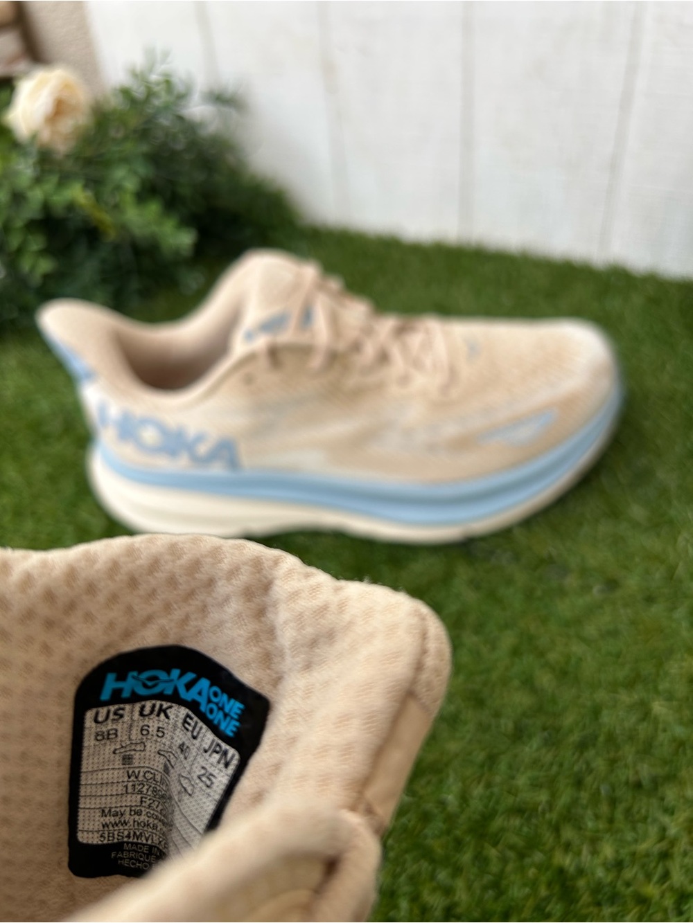 HOKA Clifton 9 women | EVERYDAY RUNNING
size 8 gently used Color: Oak / Alabaste - Picture 15 of 16